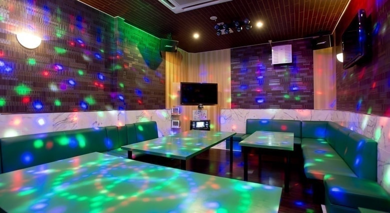 partyroom.jpg
